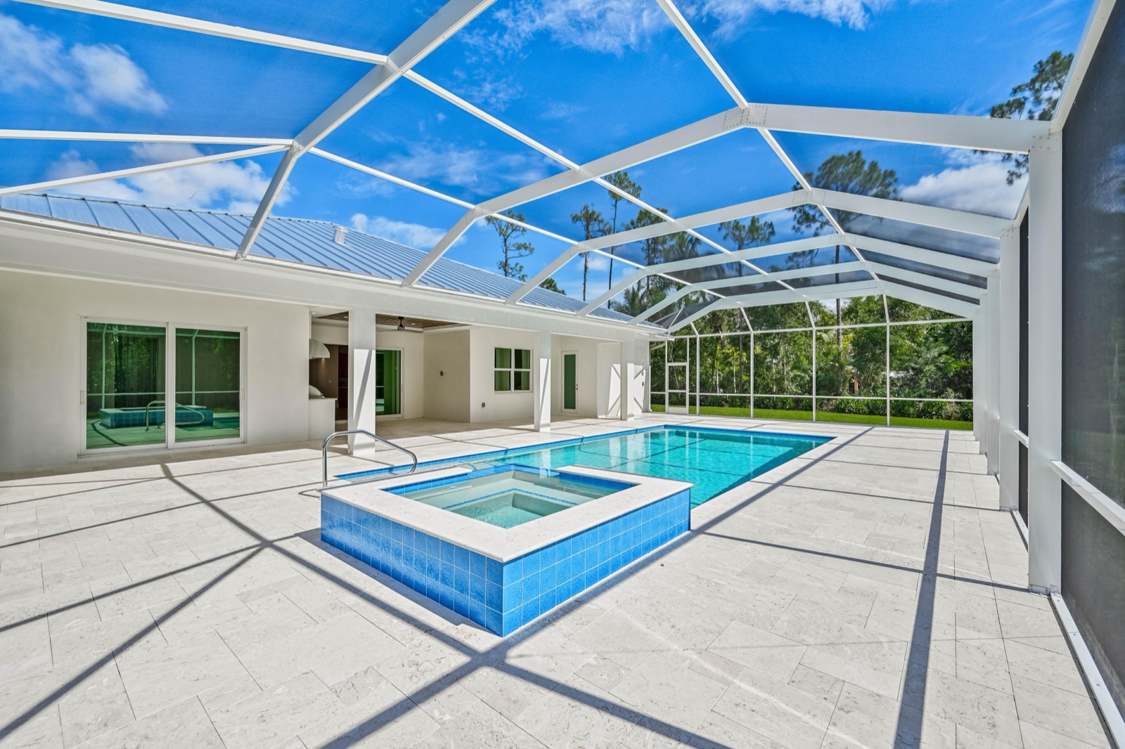 Terraza con piscina y spa
