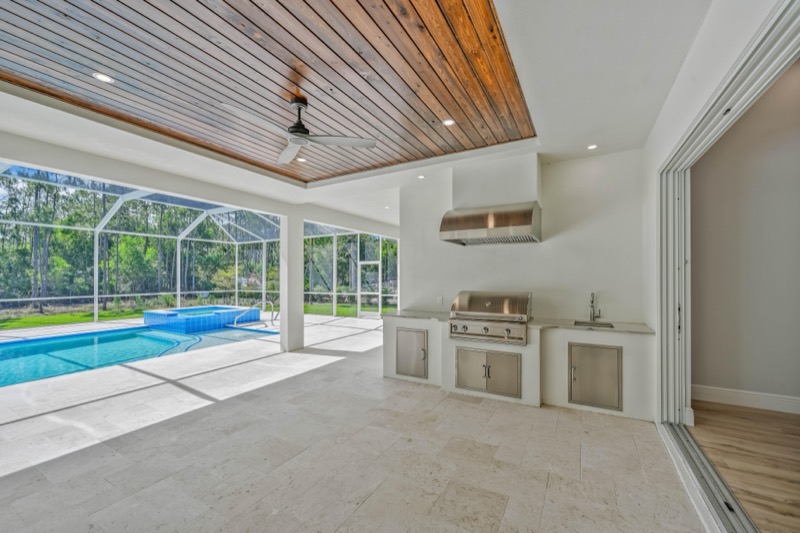 Cocina exterior junto a la piscina